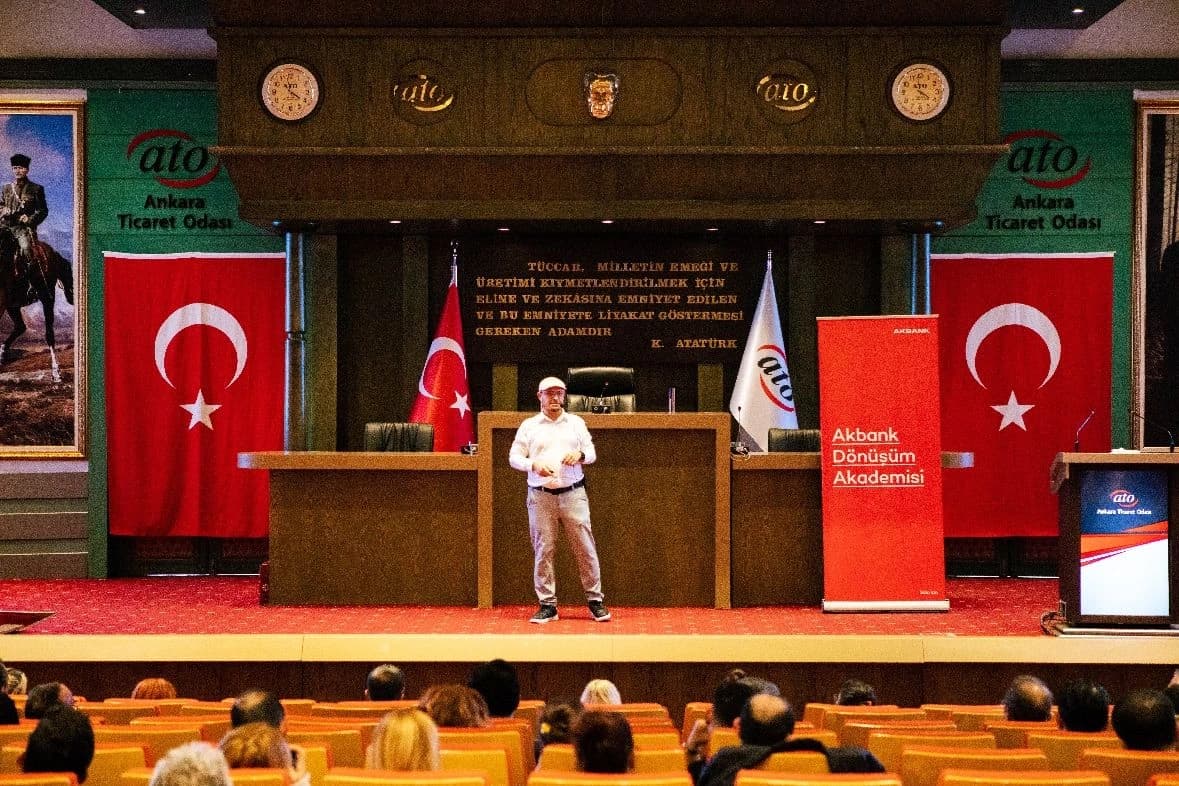 Ankara Ticaret Odası eğitiminde geniş sahne görünümü