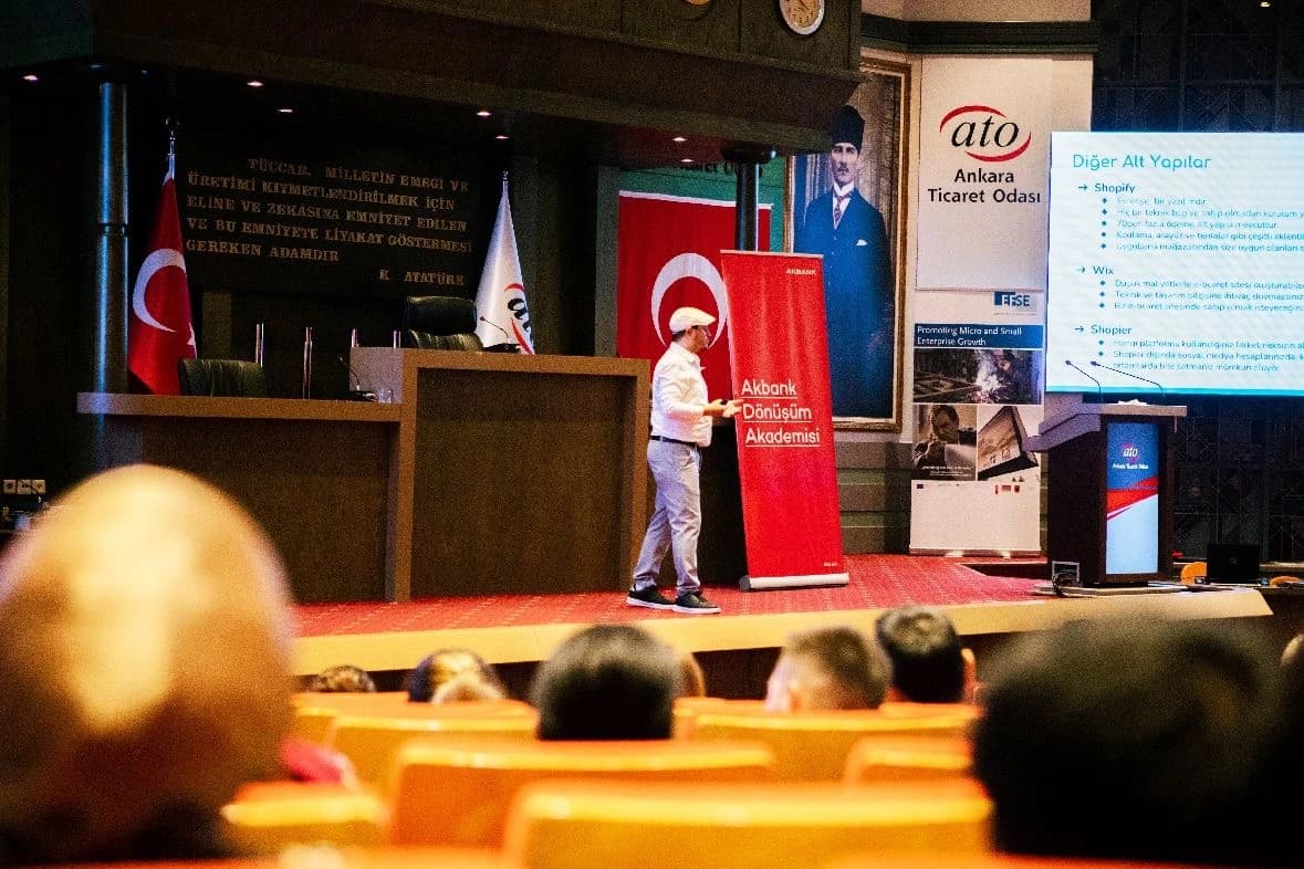 Ankara Ticaret Odası eğitiminde sunum sahnesi